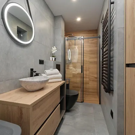 Modern Kotsisa With Balcony By Renters Apartment