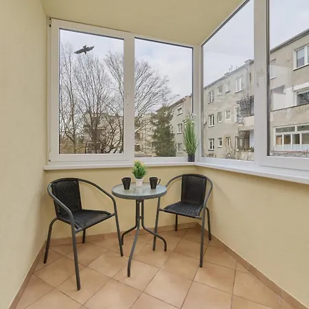 Modern Kotsisa With Balcony By Renters