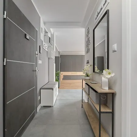 Modern Kotsisa With Balcony By Renters Apartment *