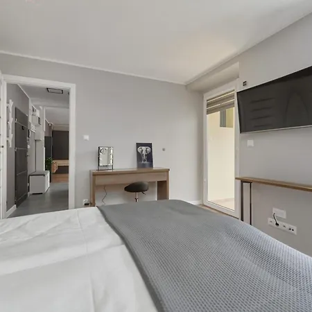 Modern Kotsisa With Balcony By Renters Wroclaw