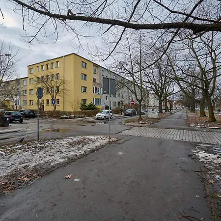 Modern Kotsisa With Balcony By Renters Apartment *